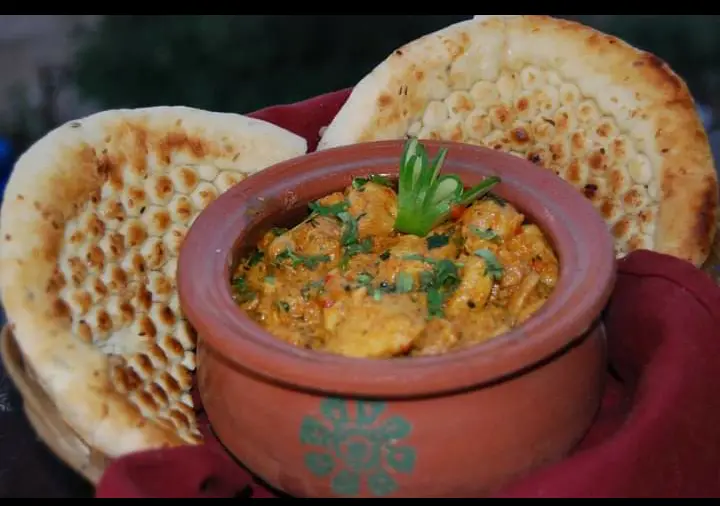 Handi with fresh naan